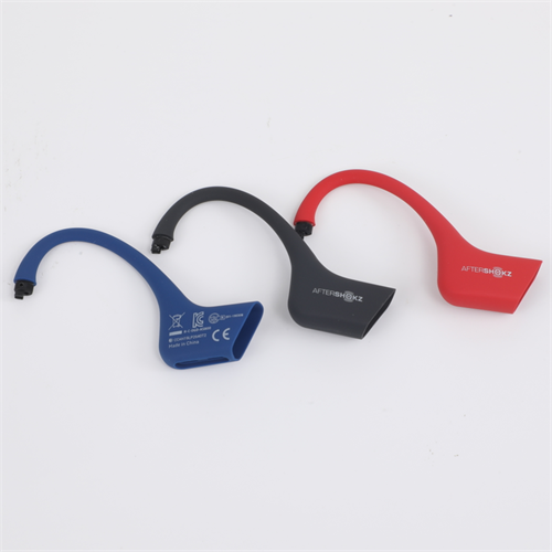 Customized overmolding silicone onto polycarbonate